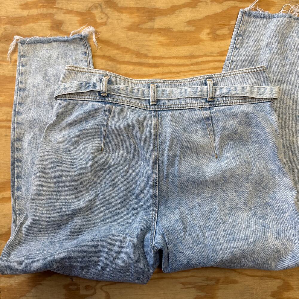 SO acid wash high rise mom Jeans size 13/31W - Picture 4 of 8